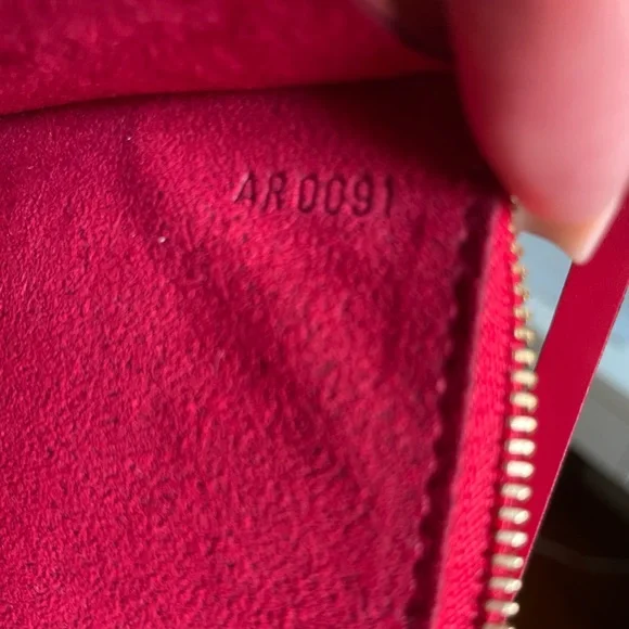 ❗️SOLD❗️Louis Vuitton Red epi Pochette - Picture 5 of 12